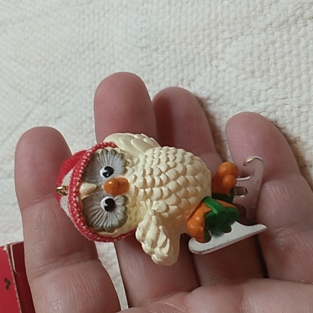 Vintage Hallmark Keepsake Ornament from 1985 Ice-Skating Owl - Picture 3 of 9